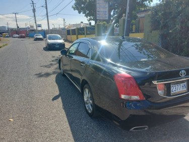 2013 Toyota Crown Majesta