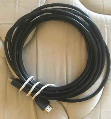 2 HDMi Cables