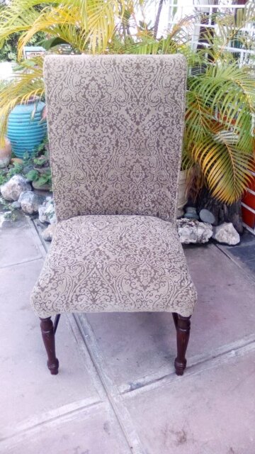 Lovely Accent Chair ((Call/WhatsApp 879-9867)