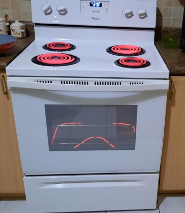 Whirlpool White 30' Electric Stove