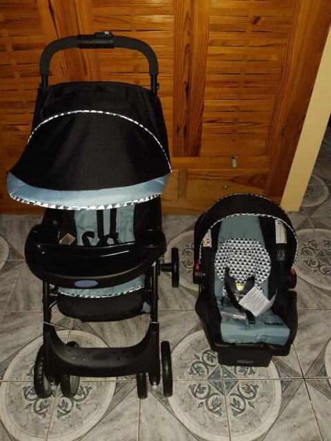 GRACO CARSEAT AND STROLLER