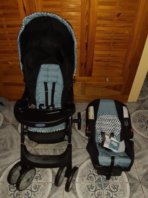 GRACO CARSEAT AND STROLLER