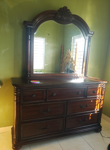 Dresser 