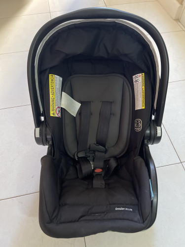 Graco Car Seat (Preowned, Great Condition)