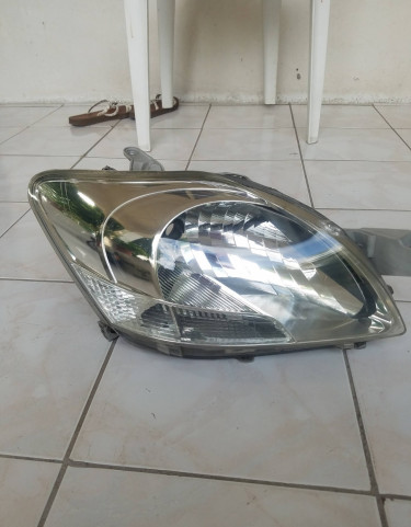 Professional Headlight Cleaning Services 