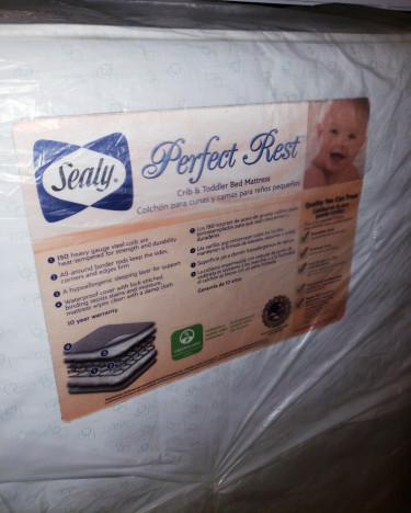 Quality Sealy Crib Mattress (in Plastic)
