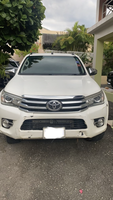 White 2017 Toyota Hilux Revo