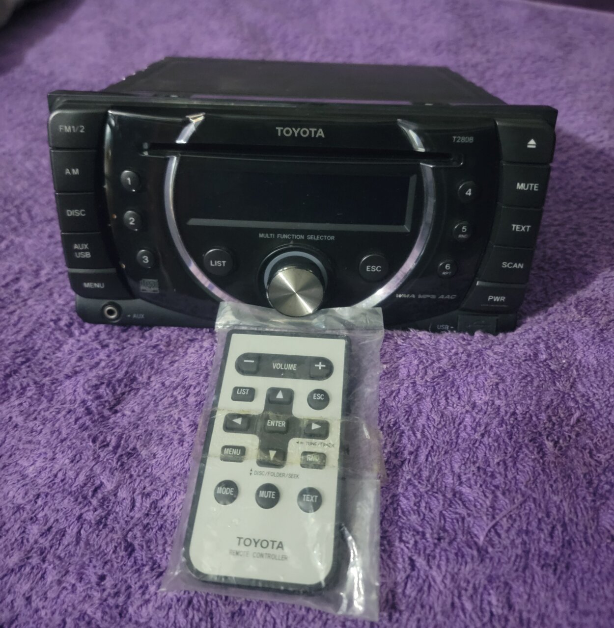 MINT CONDITION RADIO WITH CD AND BLUETOOTH for sale in Kingston Kingston St Andrew Other Market