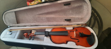 1/4 Size Violin - Like New