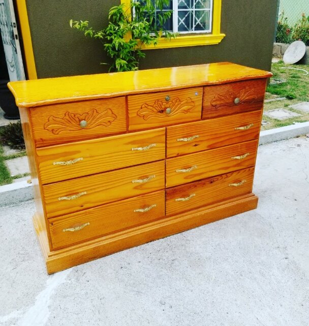 Dresser