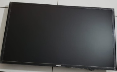  Samsung 32 Inch HD SMART Television 