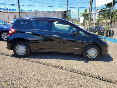 2017 NISSAN NOTE Black