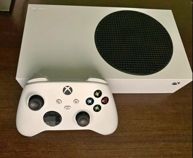 FAILY NEW XBOX ONE SERIES S