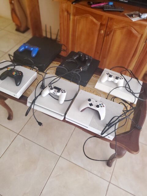 Play Station & Xbox
