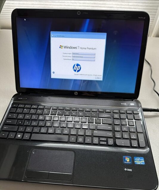HP LAPTOP IN EXCELLENT CONDITION