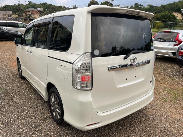 2013 TOYOTA VOXY ZS