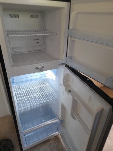 Fairly New 11 Cube Refrigerator For Sale 