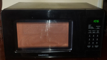 Deal!!! Clean Daewoo Microwave 