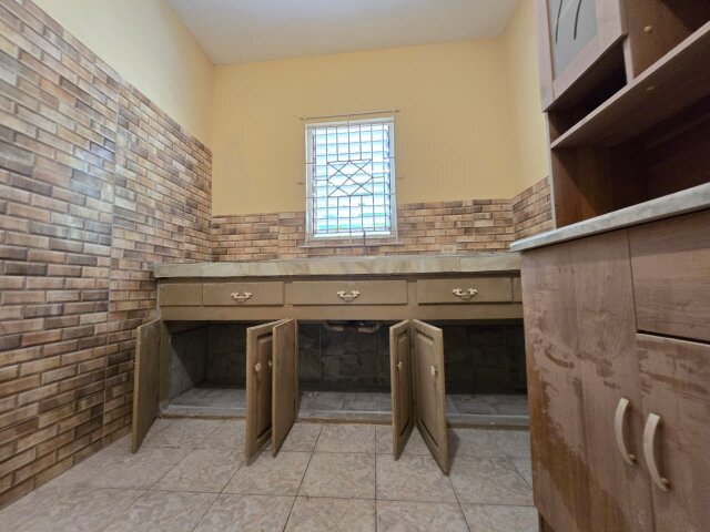 Unfurnished 1 Bedroom Apartment
