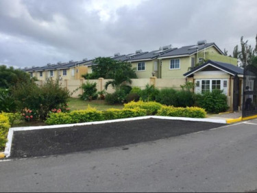 2 Bedroom Townhouse - Portmore Country Club II