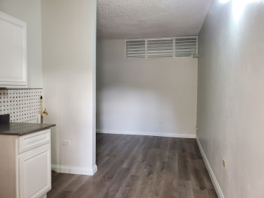 1 Bedroom Apt Beverly Glades