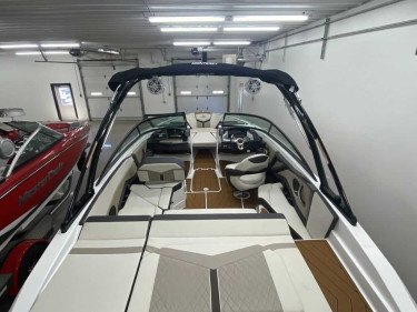 Used 2022 Monterey 238SS Ski And Wakeboard Boat