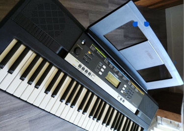 Yamaha PSR-E243 Premium Portable Keyboard