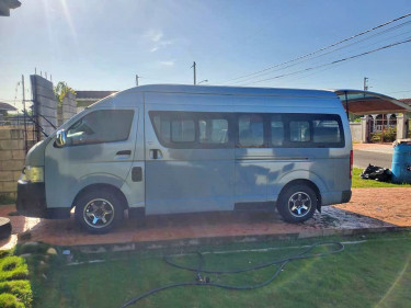 Toyota Commuter Bus