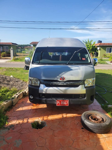 Toyota Commuter Bus