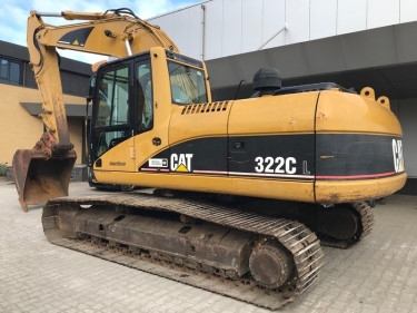 322 CAT Excavator With Operator