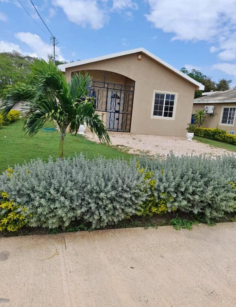 2bedroom An for rent in Runaway Bay St Ann Houses