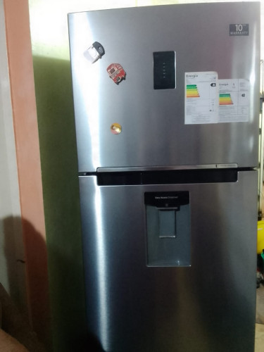 SAMSUNG  Refrigerator With Digital Inverter. 