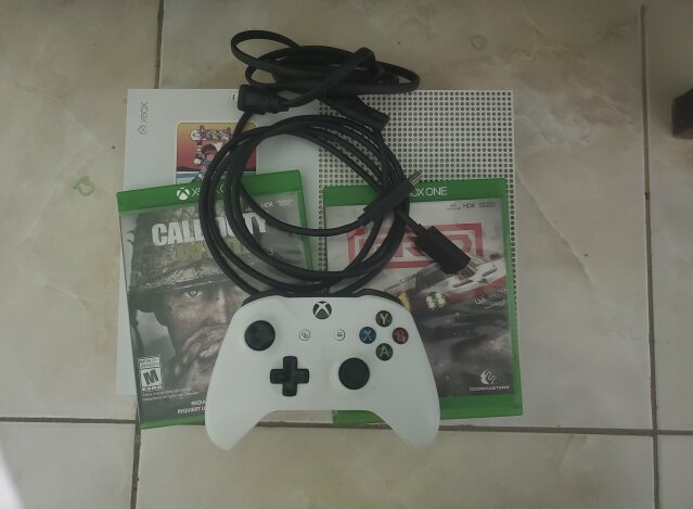 Xbox 1s 2CD 1 Controller