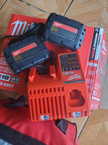 MILWAUKEE BRUSHLESS DRILL + IMPACT DRIVER KIT