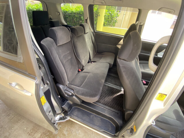 2013 Toyota Noah 8 Seater