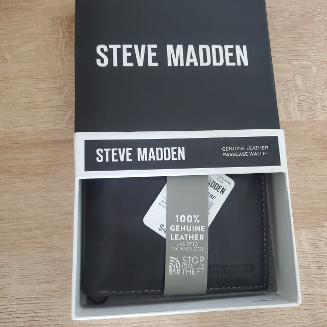 Steve Madden Leather Wallet