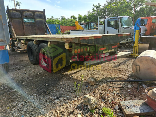 1995 Ford AeroMax L9000 Heavy Duty Flatbed Truck