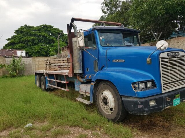 1997 Freightliner FLD20 FLATBED Truck For Sale