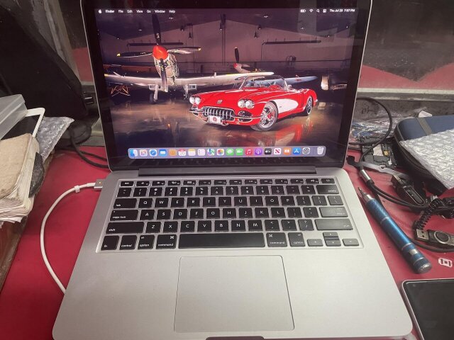 MacBook Pro & Dell Latitude 7480