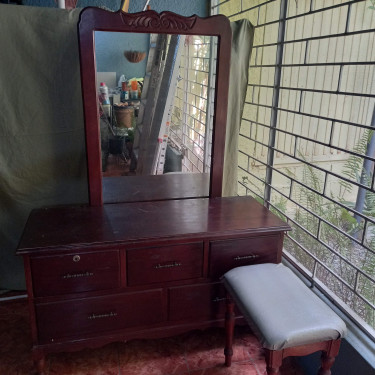 Five Drawer Dresser With Mirror And Stool