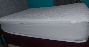 Queen Mattress & Base 