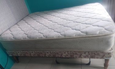 Queen Mattress & Base 