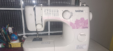 BROTHER Domestic Sewing Machine