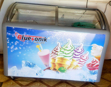 For Sale: Ice Cream Freezer - Spanish Town