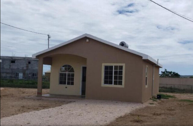 2 Bedroom 1 Bath HOUSE FULLY AC