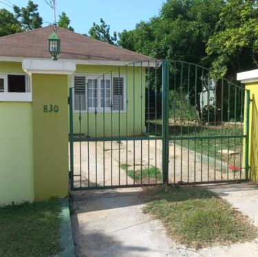 3 Bedrooms 2 Bathrooms House For Sale