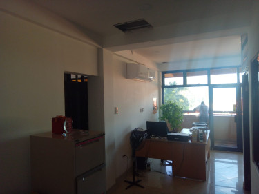 HIP STRIP OFFICE SPACES  USD$2,200