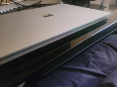 Microsoft Surface Laptop 2 I5 *Swollen Battery