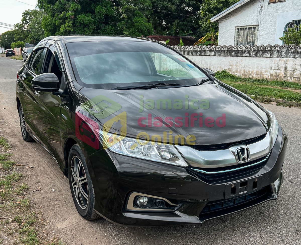 For Sale: 2015 Honda Grace - Hagley Park Road