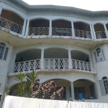6 Bedroom Investment Property For Sale.